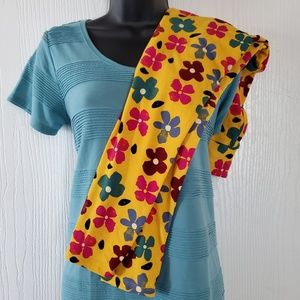 Lularoe | OS Leggings & S Classic T